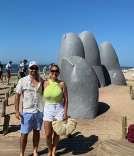 Imagem da viagem e visita a La Mano em Punta del Este - Pacote de Viagem Extrema Viagens