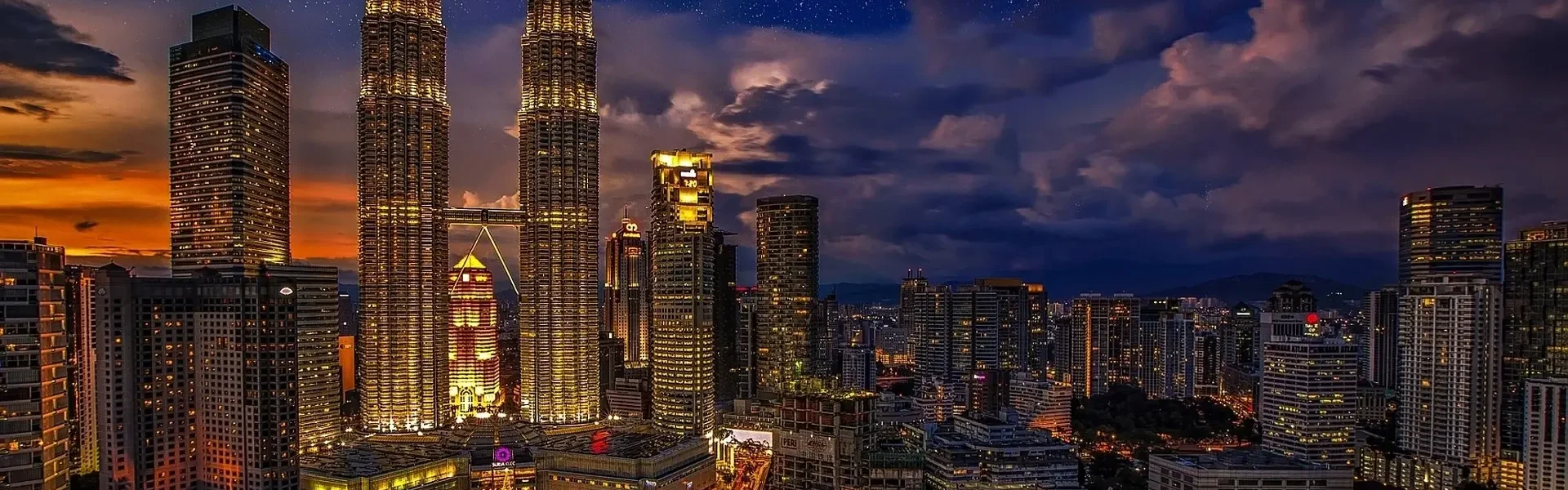 Imagem da Petronas Twin Towers na Malásia - Pacote de Viagem Extrema Viagens