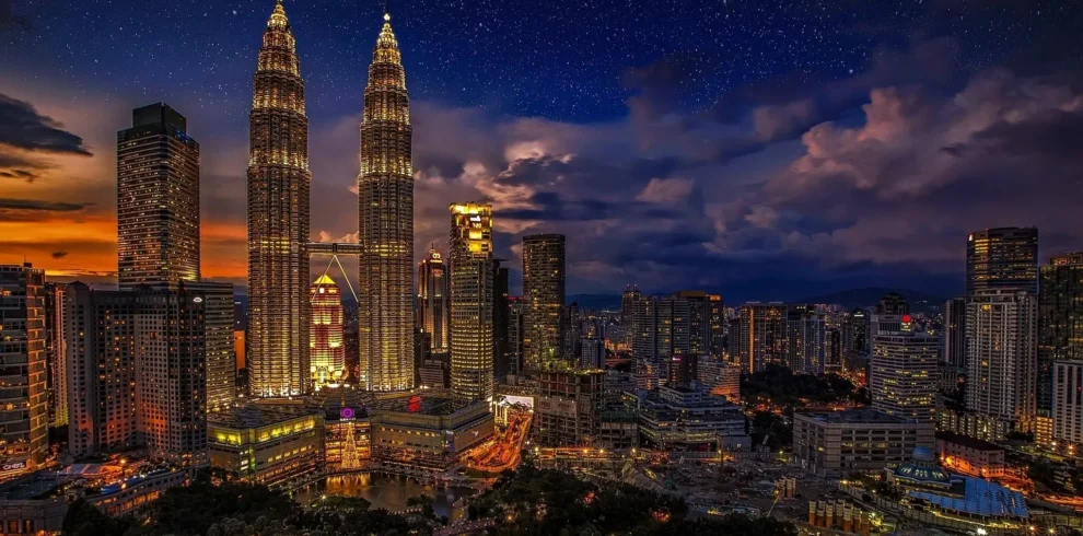 Imagem da Petronas Twin Towers na Malásia - Pacote de Viagem Extrema Viagens